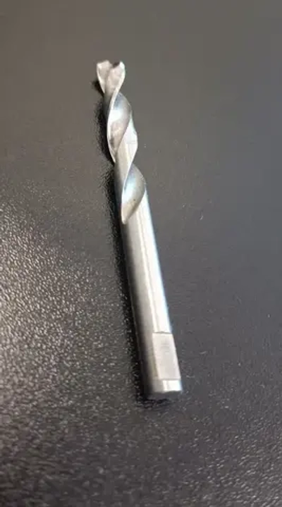 Центрирующее сверло 6,3 мм с проточкой для стандартных держателей биметаллических коронок, хвостовика