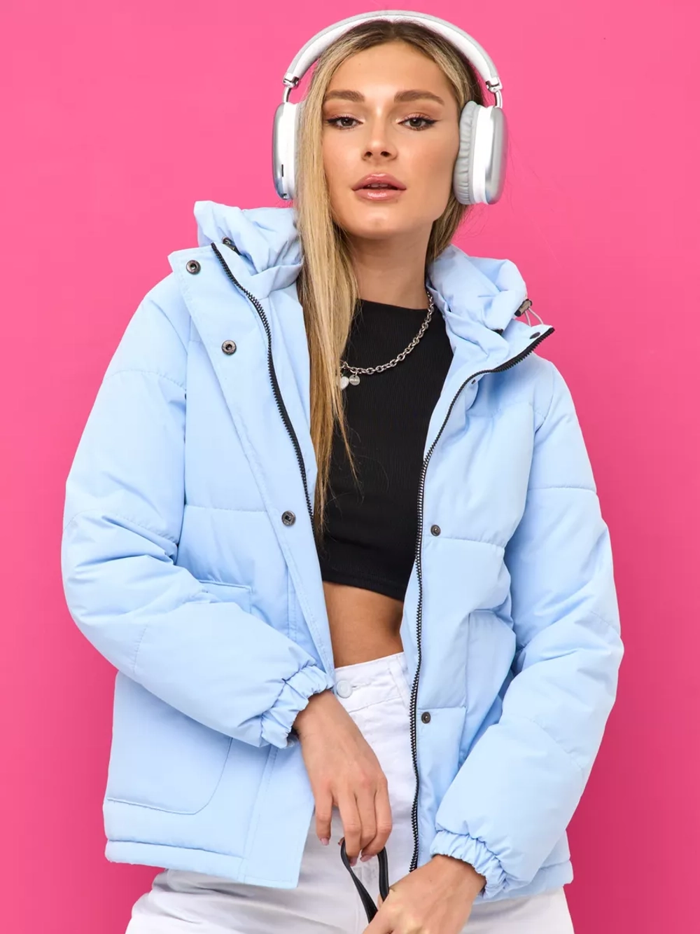 Куртка короткая весна с капюшоном