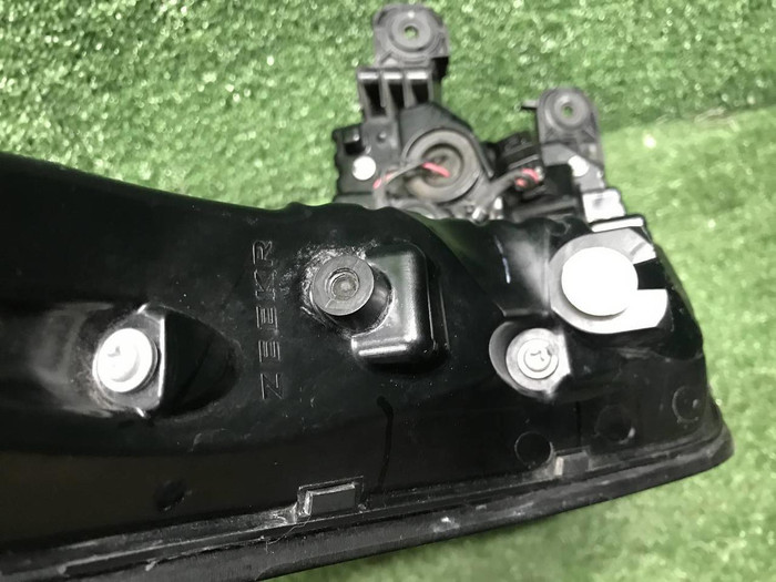 Фонарь правый внешний Zeekr 001 (2021-н.в.)