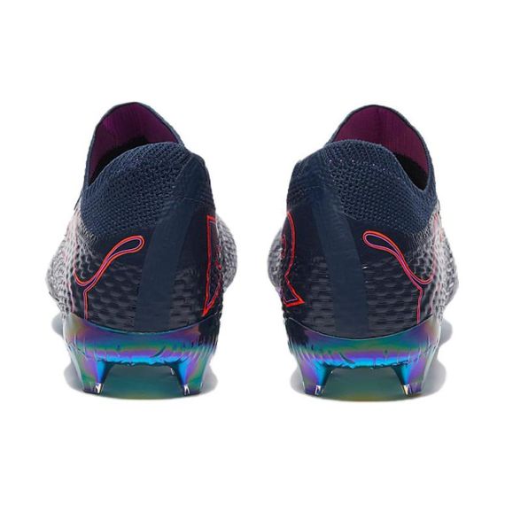 PUMA FUTURE 7 - УЛЬТИМАТИВНЫЕ Бутбольные бутсы, низки по сравнению с другими моделями.