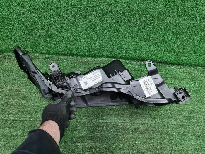 Корпус фары правый Toyota Land Cruiser 200 (15-21)