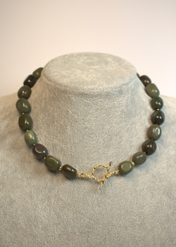 Чокер из американской яшмы "Оливковый баланс"