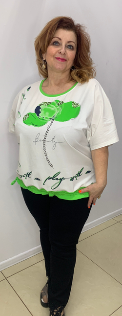 Нарядный белый блузон с кулиской и зеленым принтом