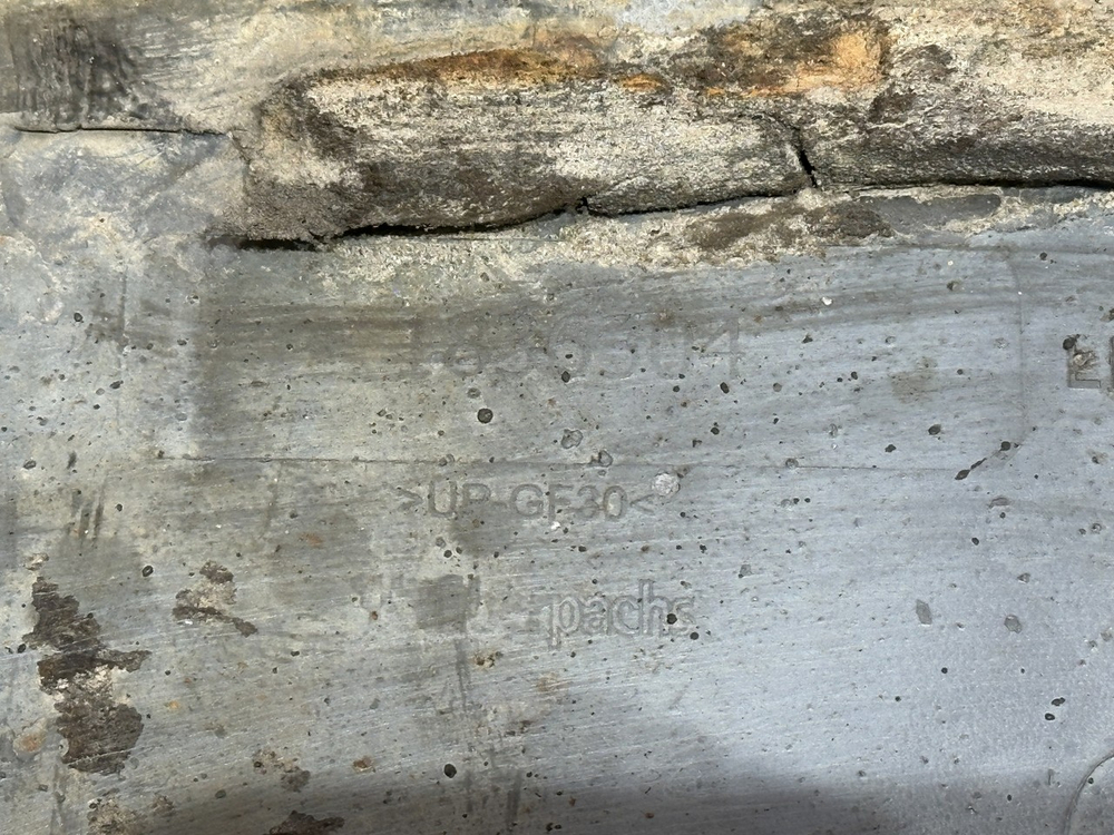 Корпус подножек левый