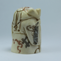 Нэцкэ Шоусин с посохом