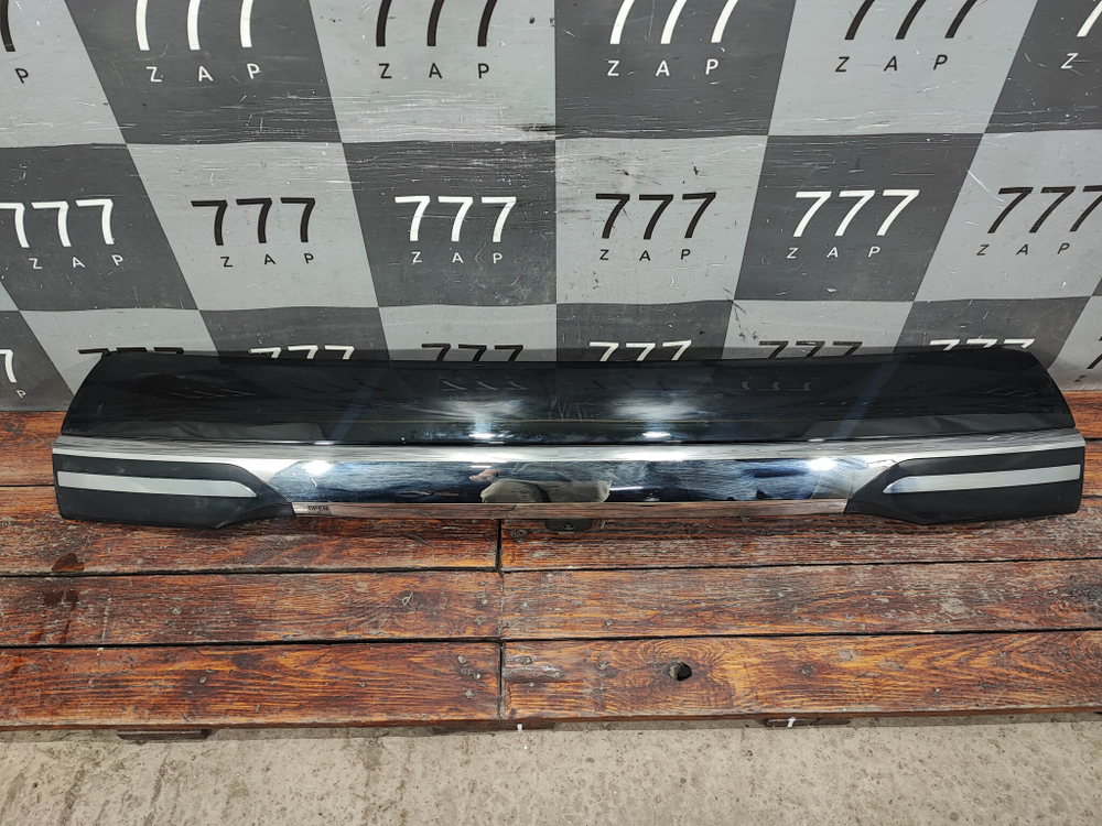 Накладка двери багажника верхняя Tank 500 21-нв Б/У Оригинал 5506300XKV3BB