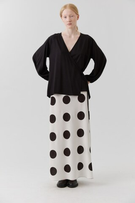 Блузка на запах из черной вискозы