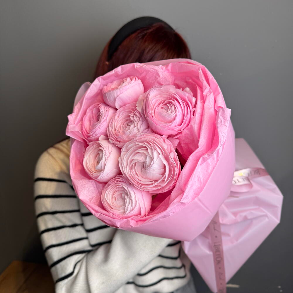 Букет из ранункулюсов