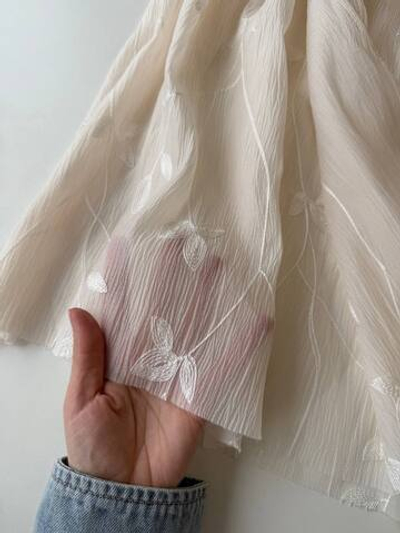 Вышивка Веточки на шифоне