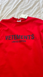 Красная футболка Vetements кроя оверсайз