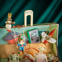Винтаж: Музыкальная рождественская шкатулка фирмы ENESCO «Сундук с игрушками»