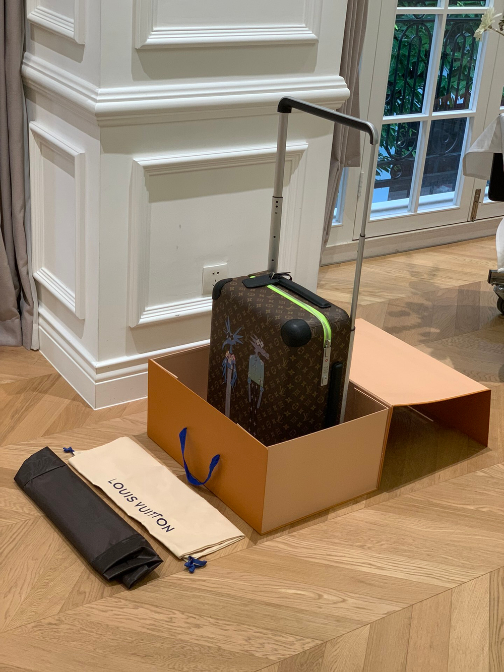 Louis Vuitton Horizon 55 Suitcase