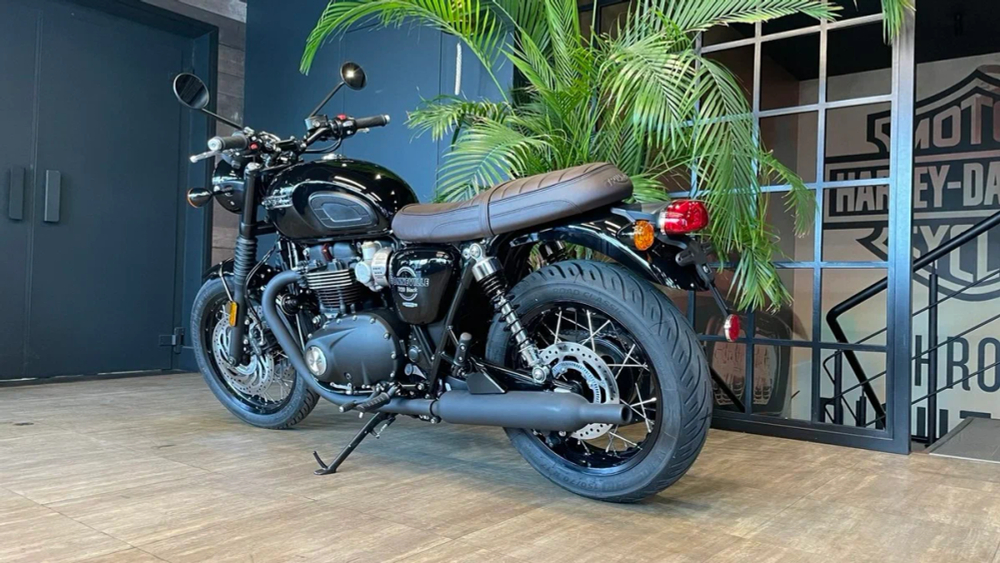 TRIUMPH BONNEVILLE T120 BLACK