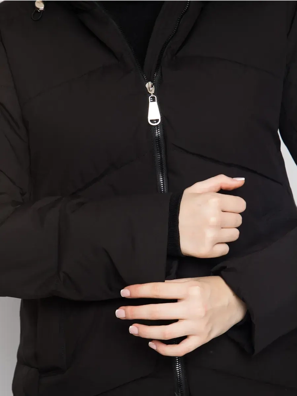 Куртка зимняя удлиненная с капюшоном