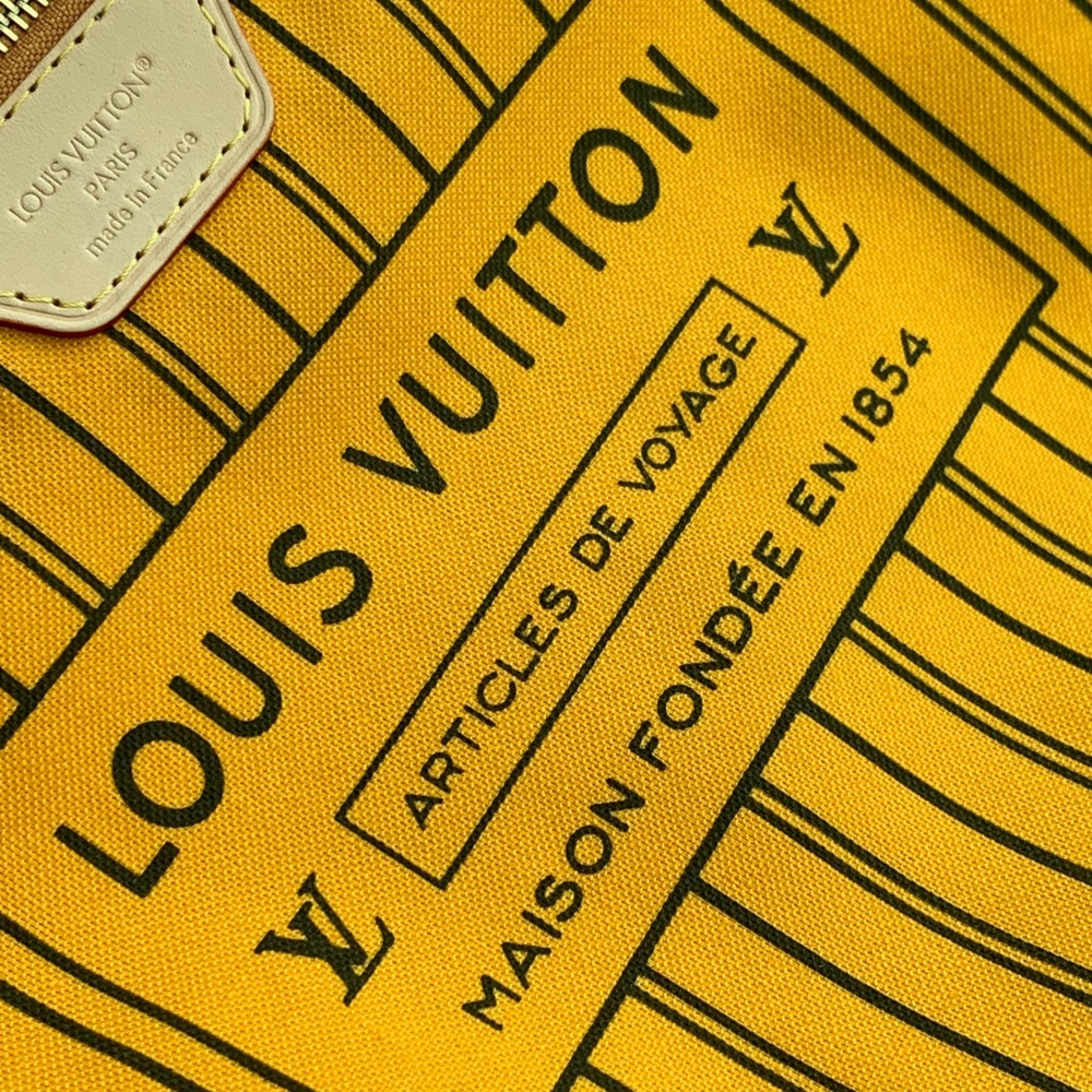 Louis Vuitton Neverfull Bandouliere Inside Out MM