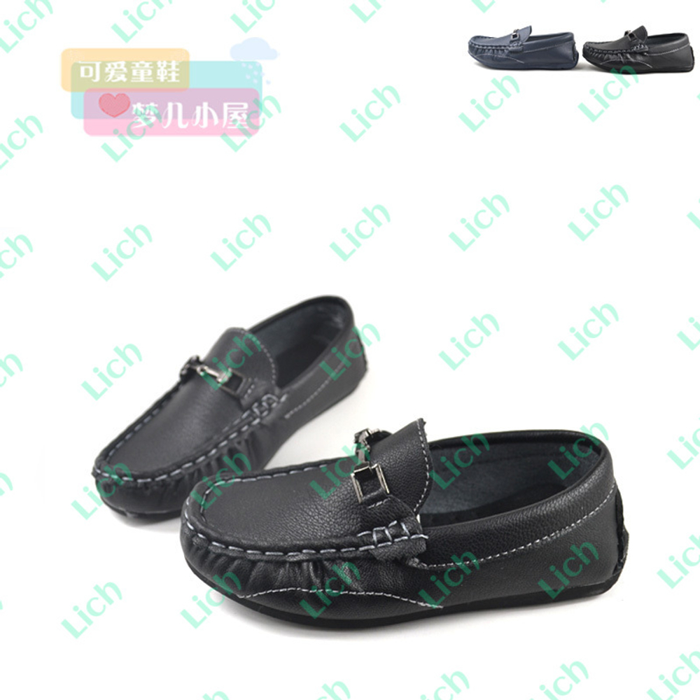 Мокасины с металлической пряжкой и контрастными строчками