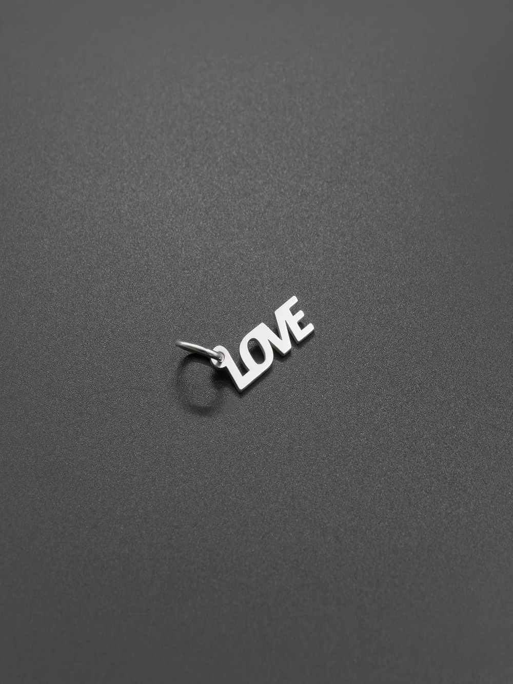 Реальное фото подвески для цепочки слово LOVE из серебра