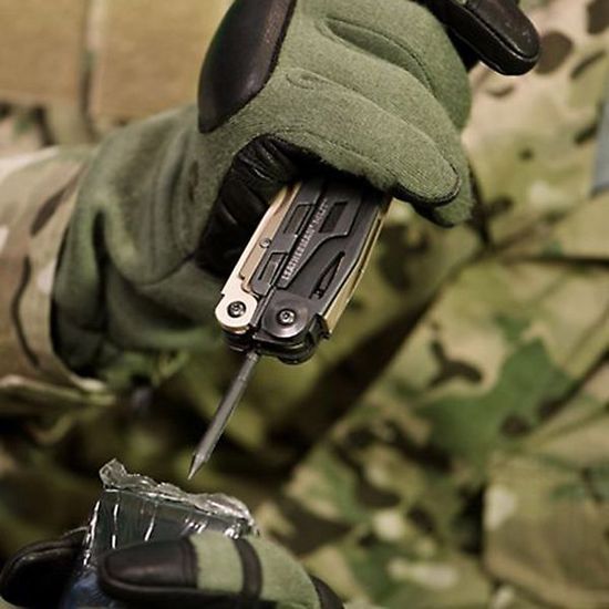 Мультитул-инструмент Leatherman Мод. MUT EOD BLACK (15^)(12,7см)(317г.)(чехол: нейлон MOLLE-GREEN)