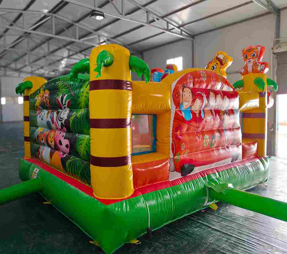 Коммерческий надувной батут «Сафари-экскурсия 2» 4x3.5x2,5 м