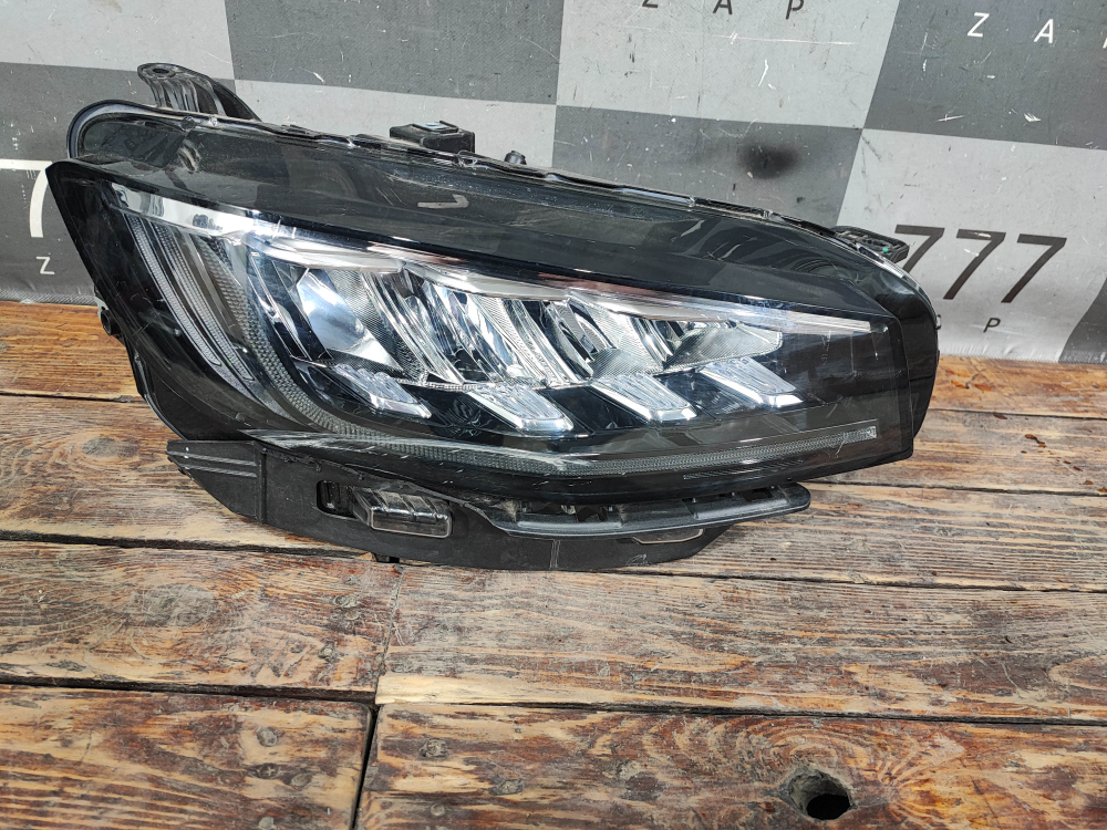 Фара правая LED Belgee X70 24-нв Б/У Оригинал 6608136347