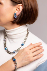 Браслет плоская цепь с голубыми кристаллами Swarovski, оттенок серебро