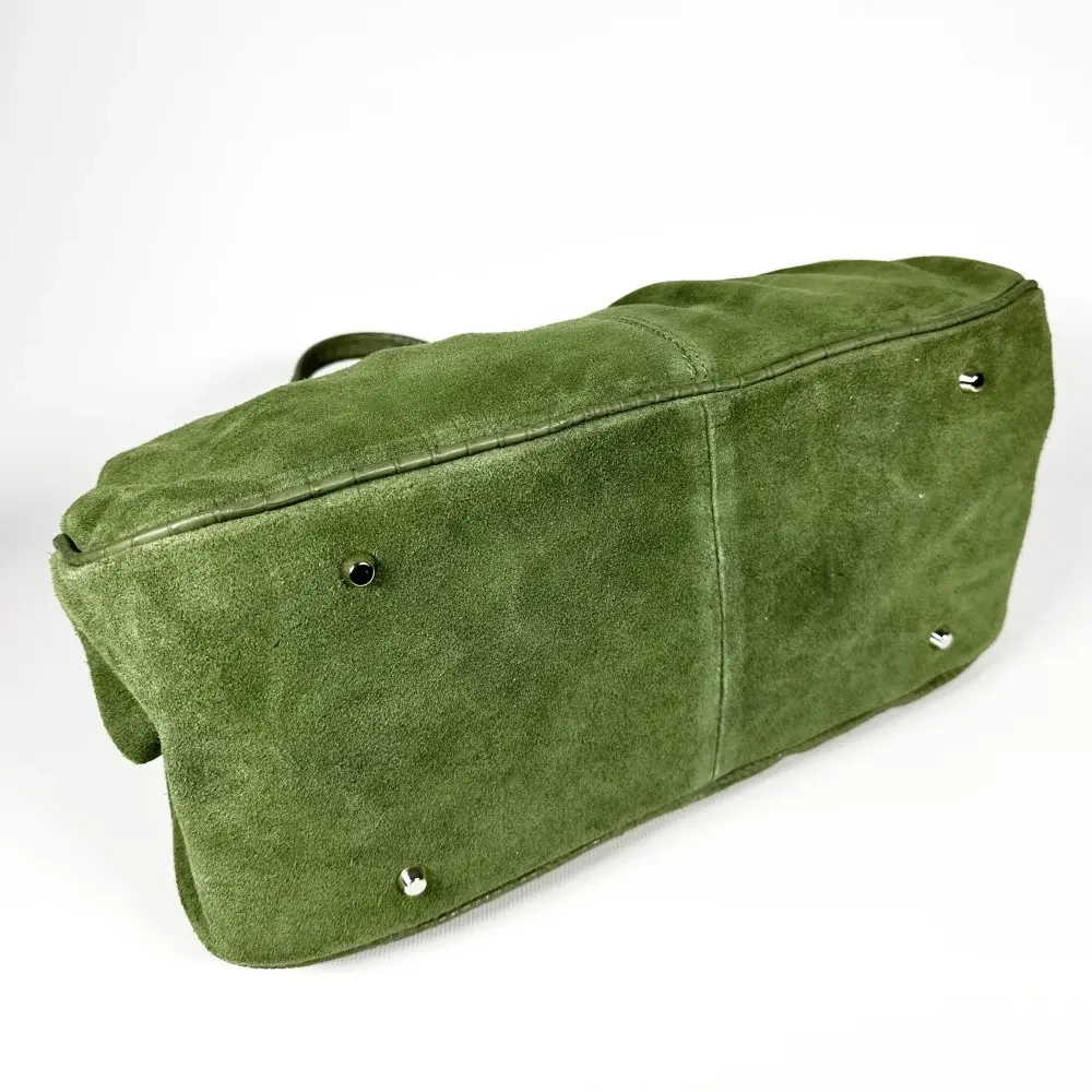 Женская зеленая сумка из натуральной замши
