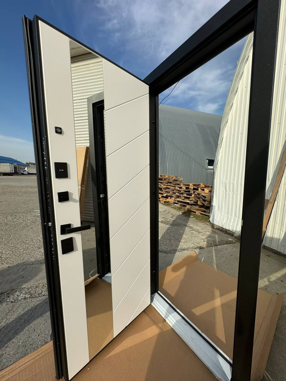 Дверь входная ЛЮКСОР  2 МДФ Пирамида Зеркало