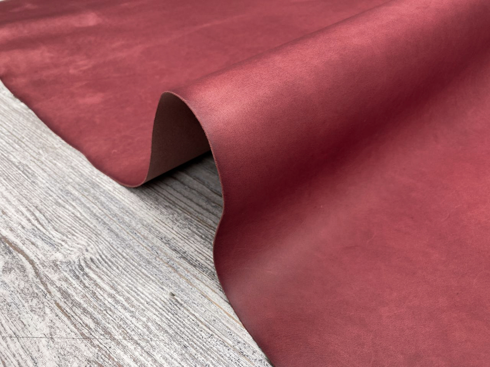 Vacchetta Bridge Carcade (0,9-1,0 мм), цв. Красный, натуральная кожа