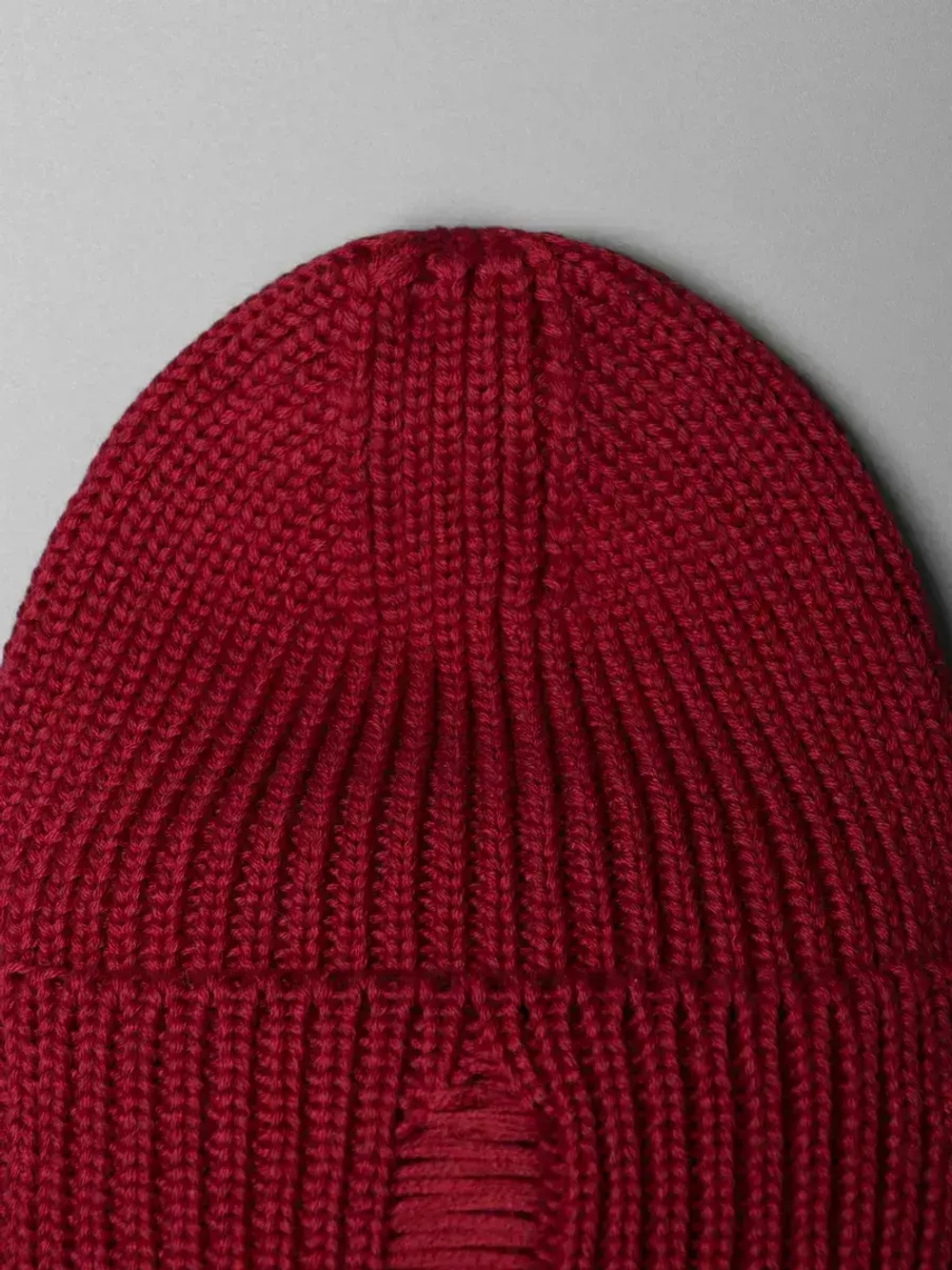 Шапка женская на осень рваная