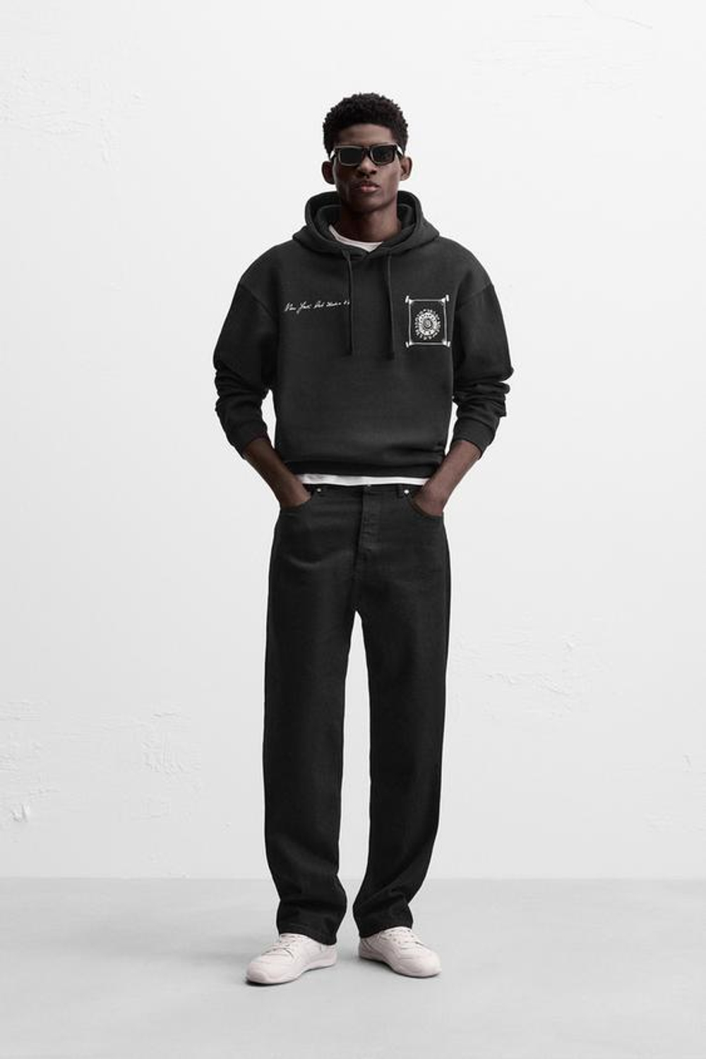 ZARA ТОЛСТОВКА С КОНТРАСТНЫМ ПРИНТОМ, ЧЕРНЫЙ