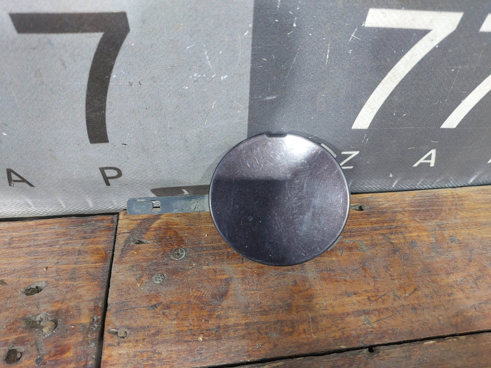 Заглушка буксировочного крюка LADA Largus 12-нв Б/У Оригинал 8450000302