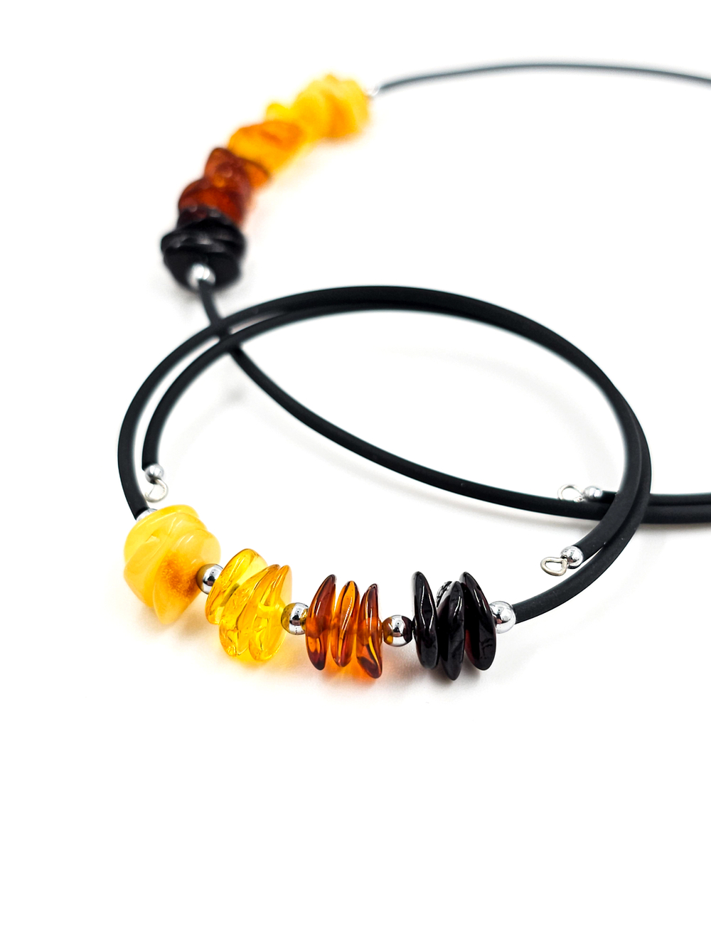 Комплект из чокера и браслета. Натуральный цельный янтарь