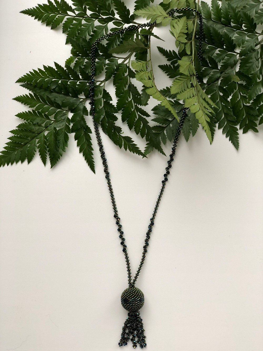 Подвеска "Шарик" Зеленый ручной работы оплетённый бисером