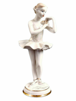Фарфоровая статуэтка "Балерина с Цветком" ДФЗ Вербилки