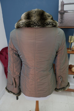 Куртка Victoria зимняя 40/42 размер