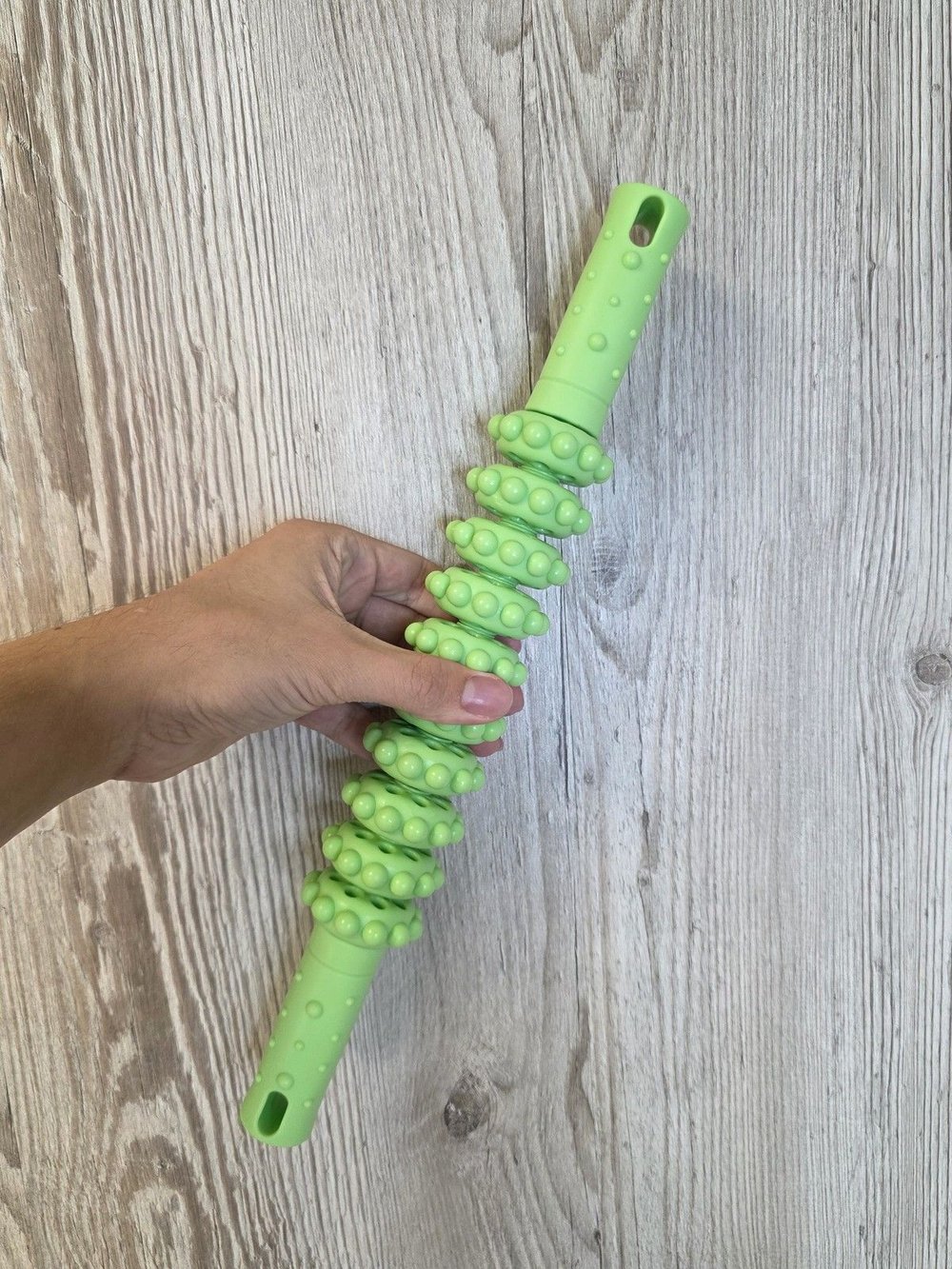Ручной роликовый массажер для тела 38 см зеленый (0038-3)