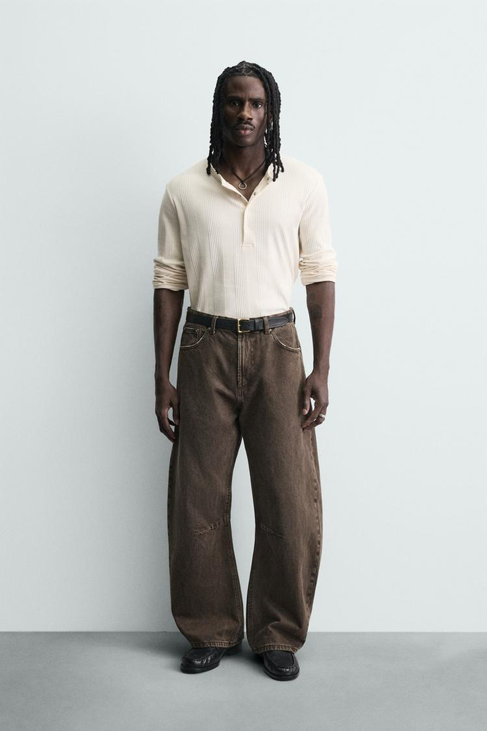 ZARA БРЮКИ BARREL FIT С ЭФФЕКТОМ ПОТЕРТОСТИ, КОРИЧНЕВЫЙ