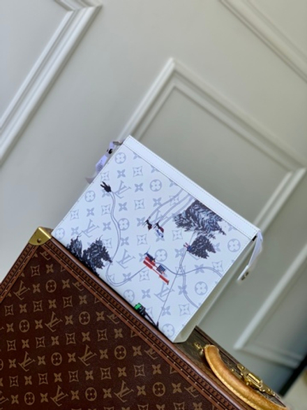 Louis Vuitton Pochette Voyage MM