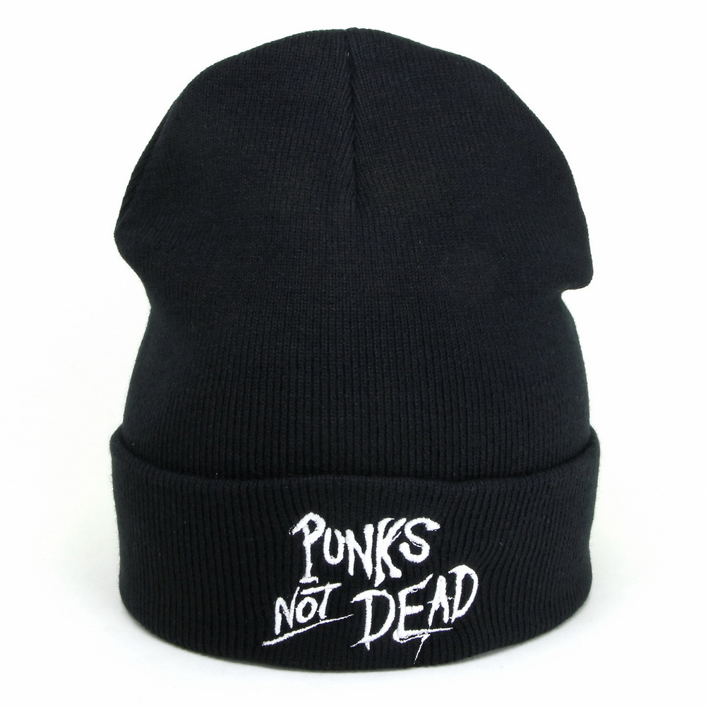 Шапка зимняя с вышивкой Punk’s Not Dead