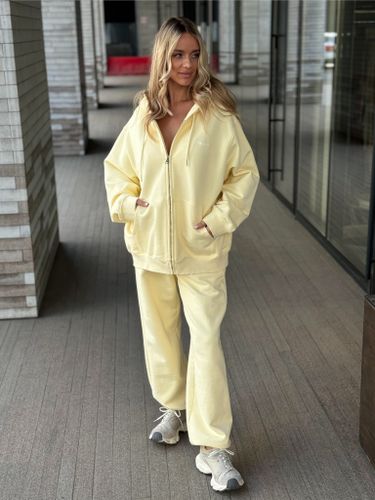 Желтый хлопковый спортивный костюм