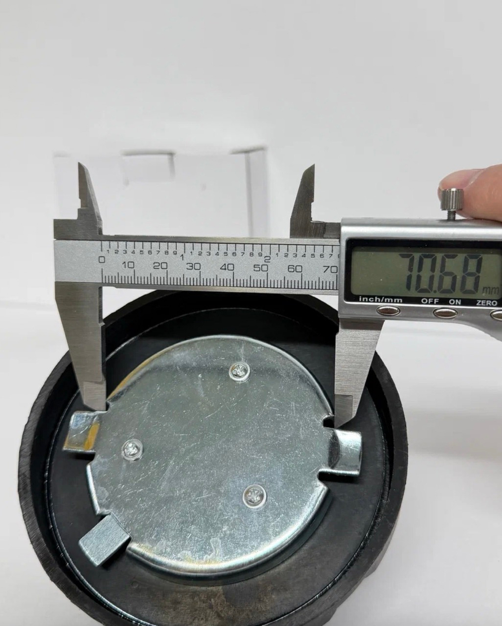 Крышка топливного бака, D106 мм, пластик с ключом и защитой, DIESEL (за 1 шт.)