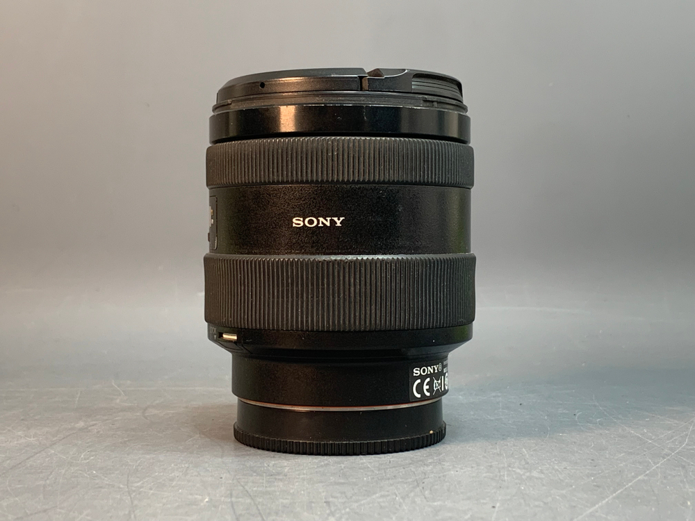 Sony F2.8 16-50 SSM, внутри линзы точки, похоже на налет