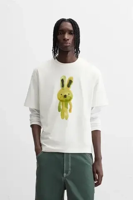 ZARA ФУТБОЛКА С КОНТРАСТНЫМ ПРИНТОМ, ЖЕЛТОВАТО-БЕЛЫЙ