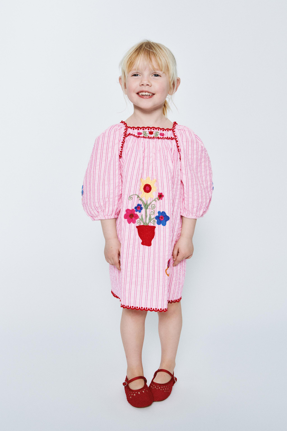 ZARA Х SISSEL EDELBO ПЛАТЬЕ В ПОЛОСКУ С ВЫШИВКОЙ, РОЗОВЫЙ