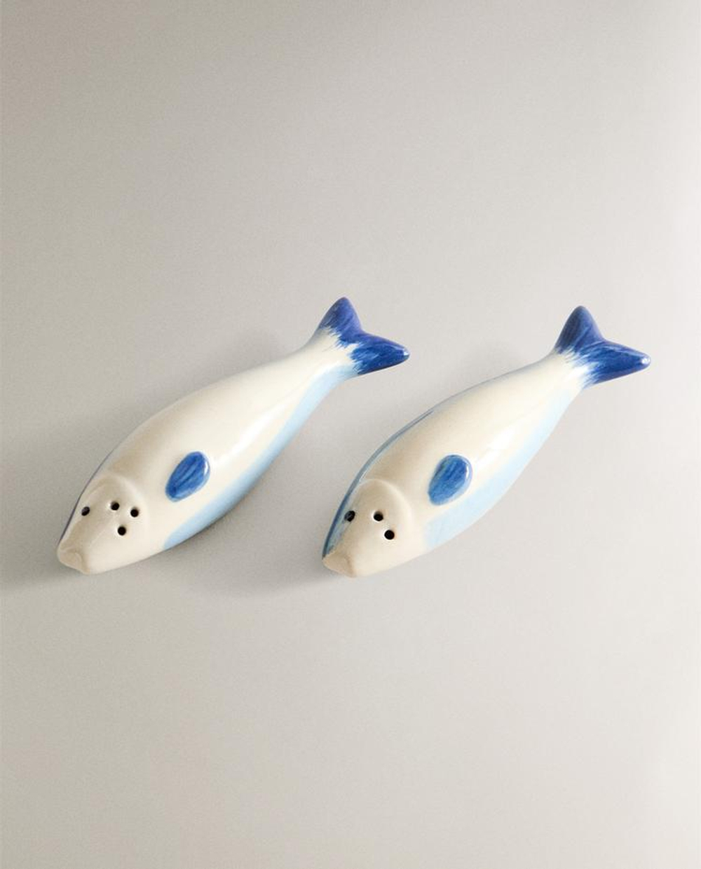 ZARA HOME НАБОР ИЗ СОЛОНКИ И ПЕРЕЧНИЦЫ В ФОРМЕ РЫБЫ, СИНИЙ