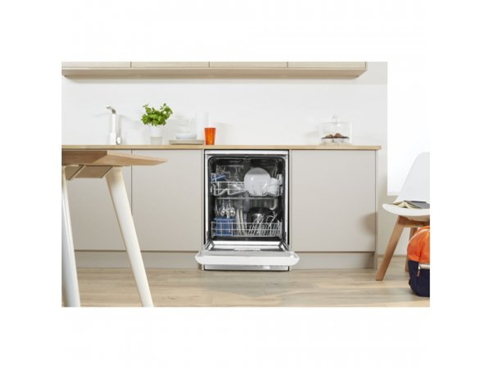 Посудомоечная машина Indesit DFG 26B10