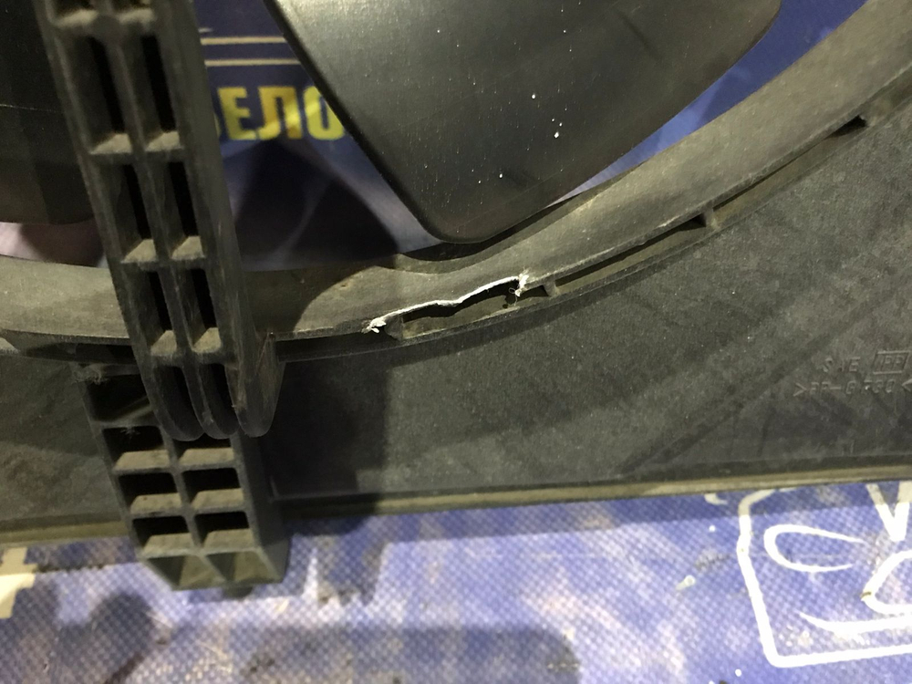 Диффузор радиатора двигателя MITSUBISHI AIRTREK 2001-2005