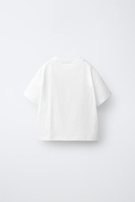 ZARA ФУТБОЛКА С ТРОПИЧЕСКИМ ПРИНТОМ, БЕЛЫЙ