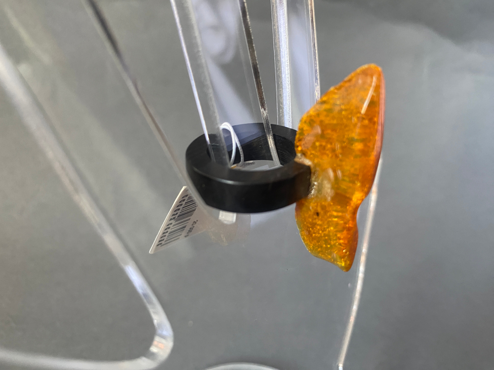 Кольцо с янтарём