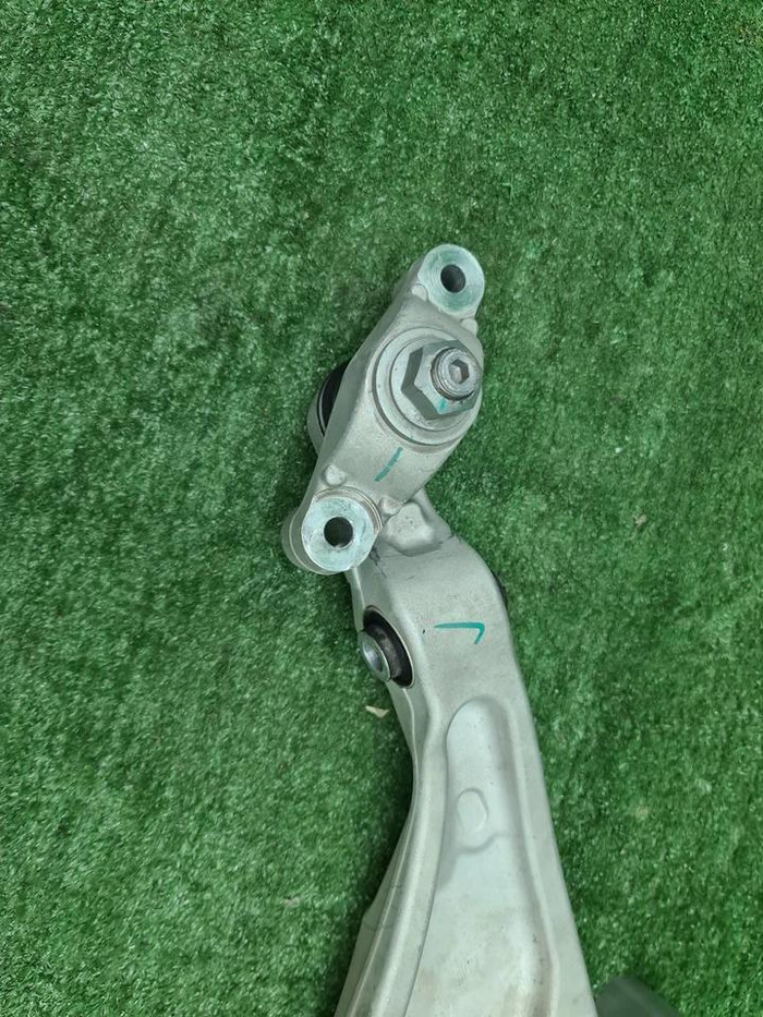 Рычаг передний правый Lixiang L9 (2022-н.в.)